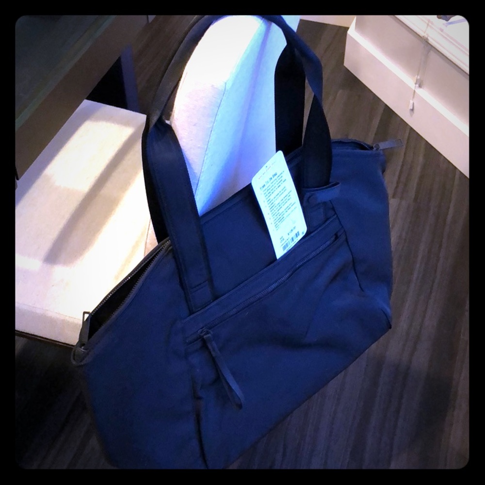 Lululemon Free to Be Bag NWT